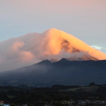 16 แฮฟลอค เบดแอนด์เบรคฟาสต์ Bed & Breakfast นิวพลีมัธ ภายนอก รูปภาพ