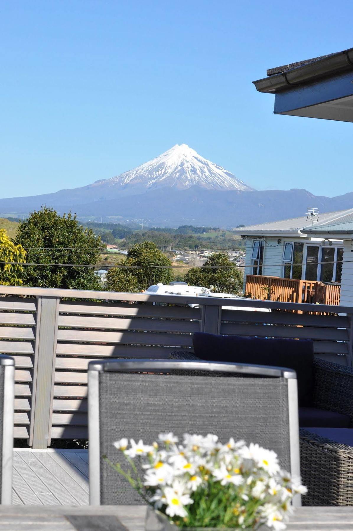16 แฮฟลอค เบดแอนด์เบรคฟาสต์ Bed & Breakfast นิวพลีมัธ ภายนอก รูปภาพ