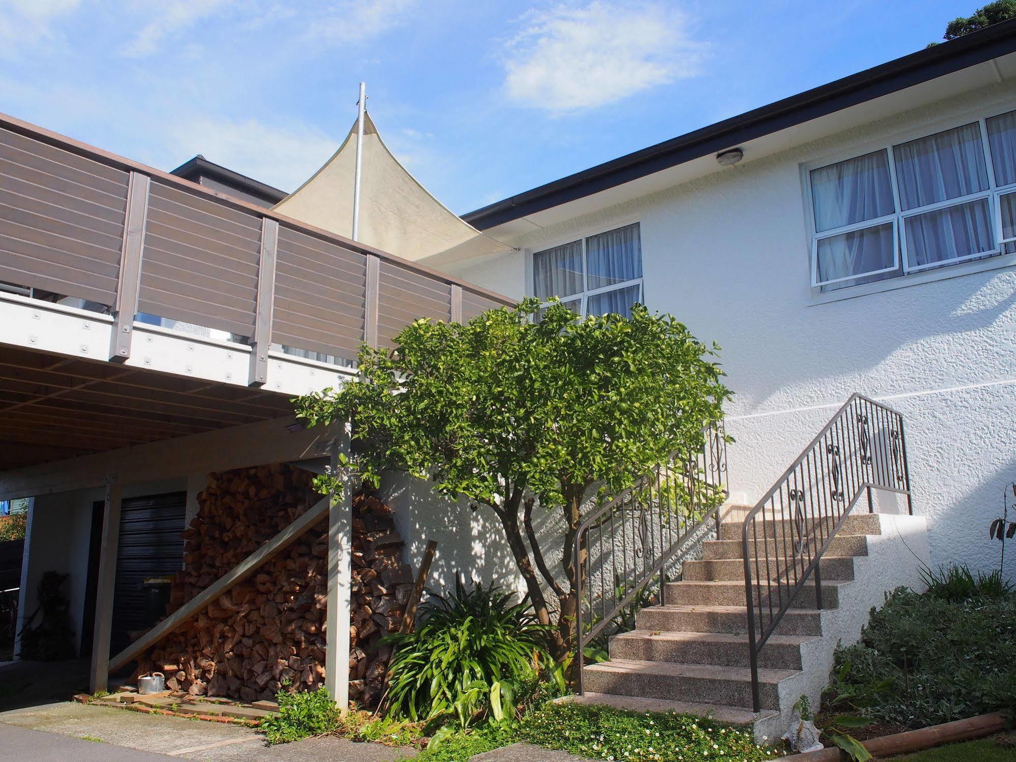 16 แฮฟลอค เบดแอนด์เบรคฟาสต์ Bed & Breakfast นิวพลีมัธ ภายนอก รูปภาพ